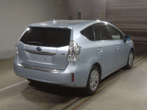 2012 Toyota Prius alpha ZVW41W[1]