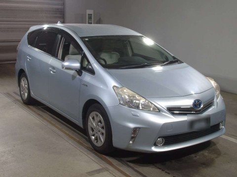 2012 Toyota Prius alpha ZVW41W[2]