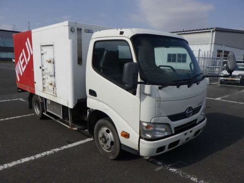 2013 Hino DUTRO XZU645M[2]