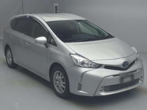 2018 Toyota Prius alpha ZVW40W[2]