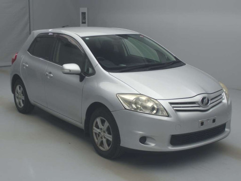 2010 Toyota Auris NZE154H[2]