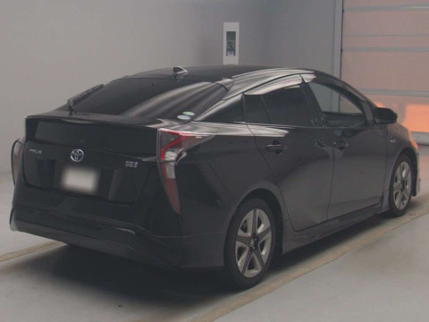 2016 Toyota Prius ZVW50[1]