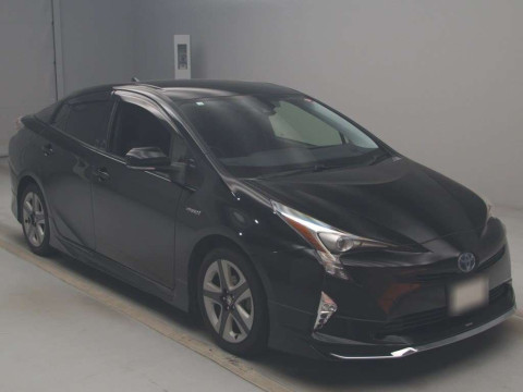 2016 Toyota Prius ZVW50[2]