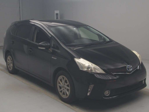 2012 Toyota Prius alpha ZVW41W[2]