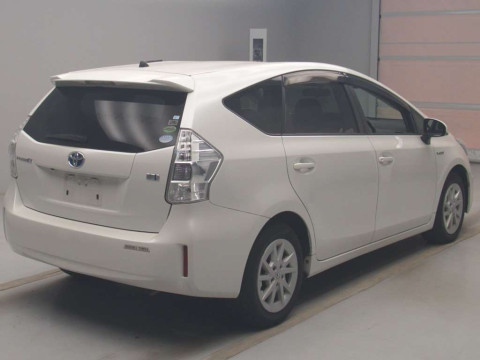 2013 Toyota Prius alpha ZVW41W[1]