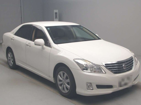 2009 Toyota Crown GRS202[2]