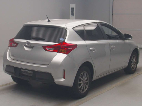 2012 Toyota Auris NZE184H[1]