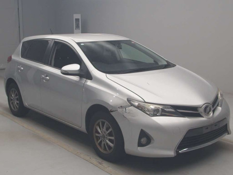 2012 Toyota Auris NZE184H[2]