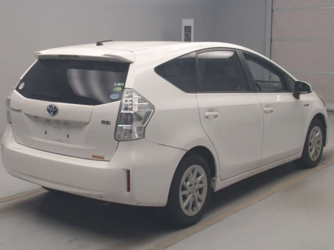 2012 Toyota Prius alpha ZVW41W[1]