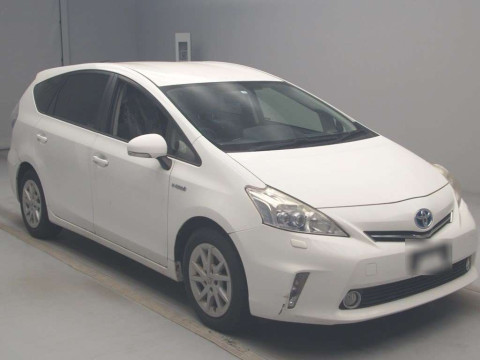 2012 Toyota Prius alpha ZVW41W[2]