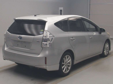 2013 Toyota Prius alpha ZVW40W[1]