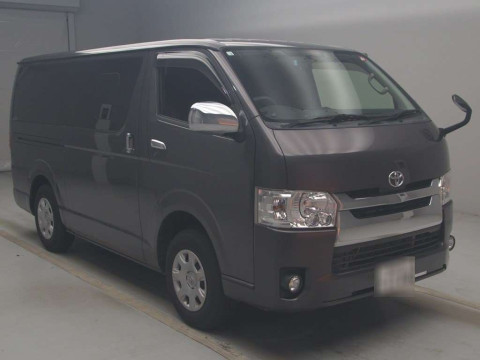 2017 Toyota Regiusace Van KDH206V[2]