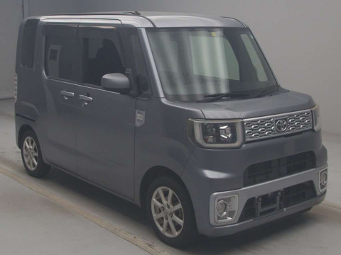 2016 Toyota Pixis Mega LA700A[2]