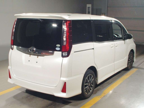 2014 Toyota Noah ZRR80W[1]