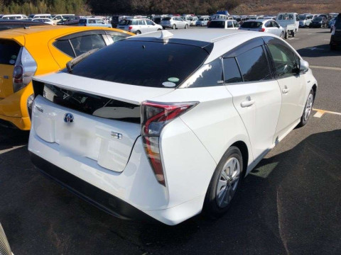 2016 Toyota Prius ZVW50[1]