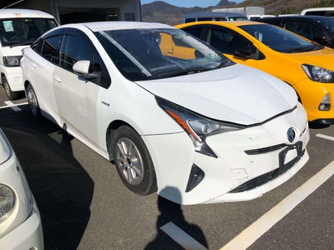 2016 Toyota Prius ZVW50[2]