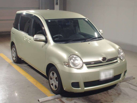 2010 Toyota Sienta NCP81G[2]