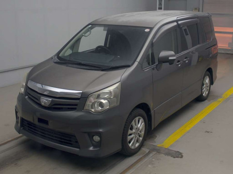 2010 Toyota Noah ZRR70W[0]