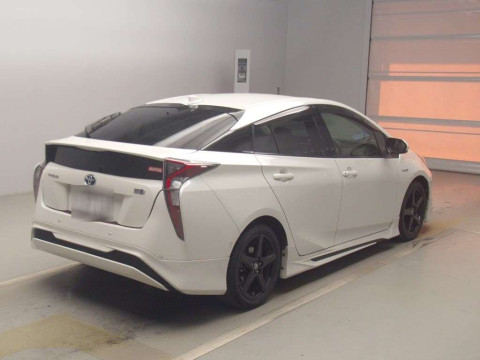 2017 Toyota Prius ZVW50[1]