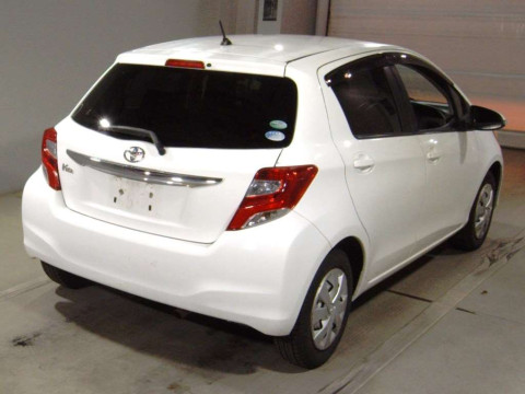 2015 Toyota Vitz NSP130[1]