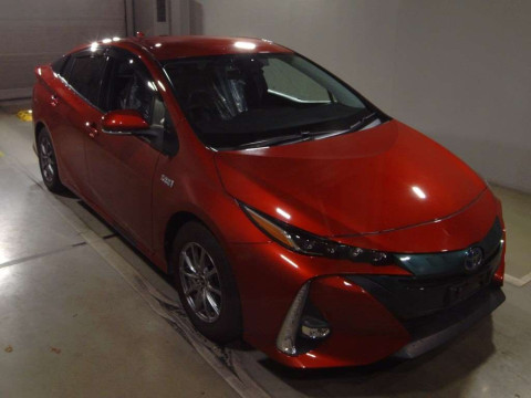 2017 Toyota Prius PHV ZVW52[2]