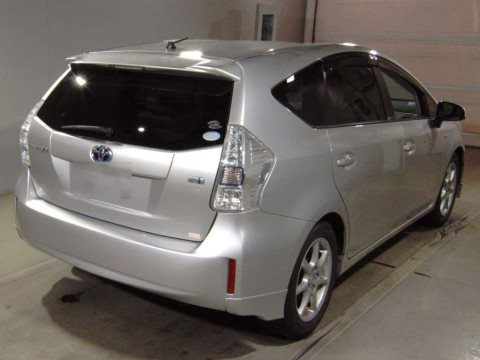 2012 Toyota Prius alpha ZVW41W[1]