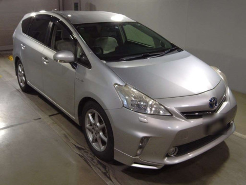 2012 Toyota Prius alpha ZVW41W[2]