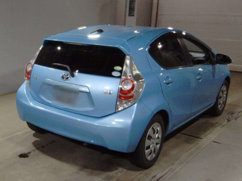 2013 Toyota Aqua NHP10[1]