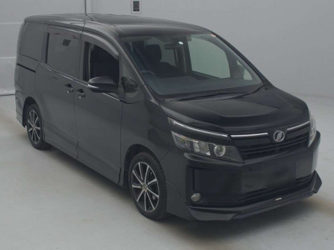 2014 Toyota Voxy ZRR80G[2]