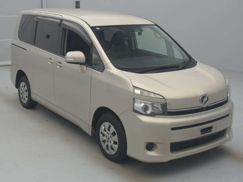 2011 Toyota Voxy ZRR75G[2]