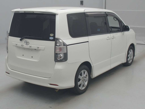 2007 Toyota Voxy ZRR70W[1]