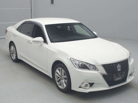 2014 Toyota Crown GRS211[2]