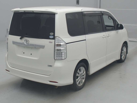 2011 Toyota Noah ZRR70W[1]