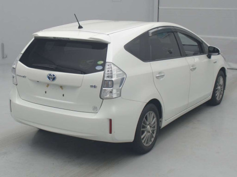 2014 Toyota Prius alpha ZVW41W[1]