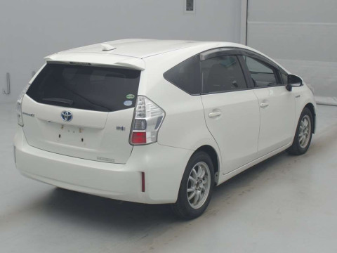 2014 Toyota Prius alpha ZVW41W[1]