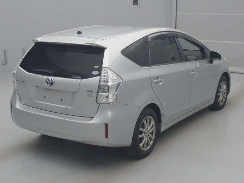 2011 Toyota Prius alpha ZVW41W[1]