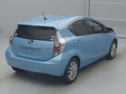 2014 Toyota Aqua NHP10[1]