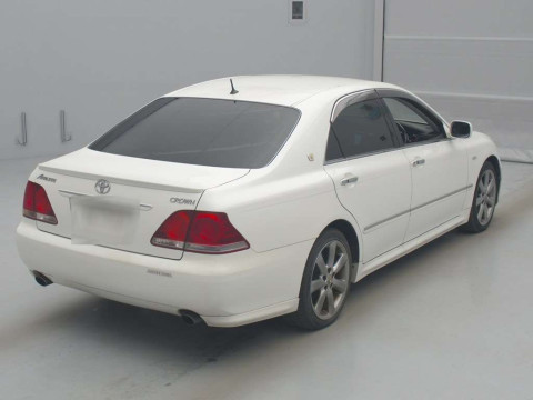 2005 Toyota Crown GRS180[1]