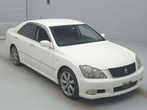 2005 Toyota Crown GRS180[2]