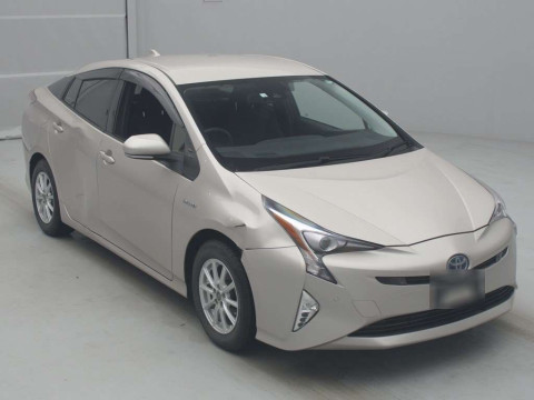 2016 Toyota Prius ZVW55[2]