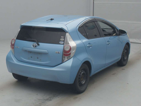 2012 Toyota Aqua NHP10[1]