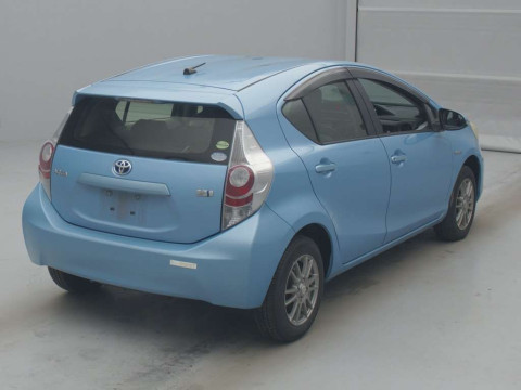 2012 Toyota Aqua NHP10[1]