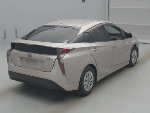 2016 Toyota Prius ZVW50[1]