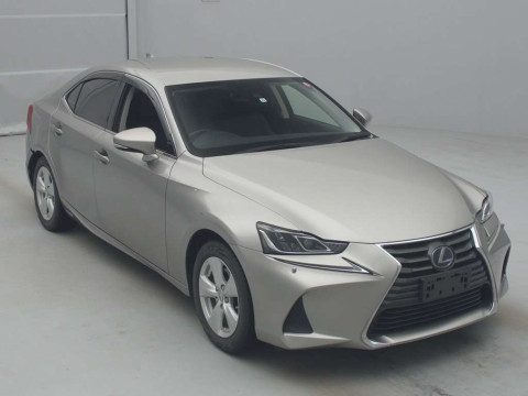 2017 Lexus IS AVE35[2]