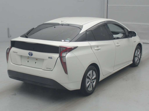 2016 Toyota Prius ZVW55[1]