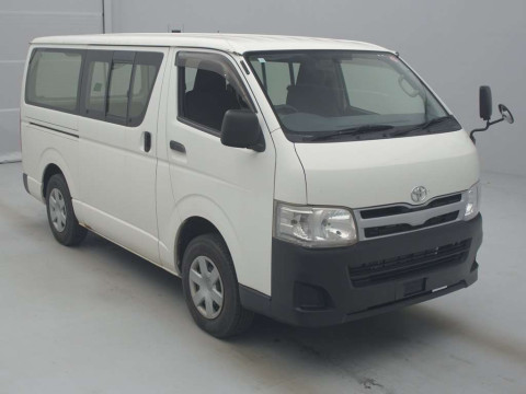 2011 Toyota Hiace Van KDH206V[2]