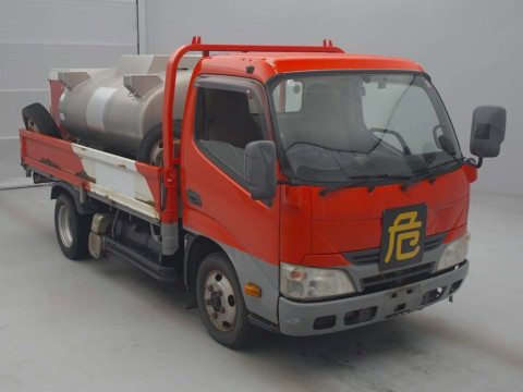 2011 Toyota Dyna Truck XZU685[2]