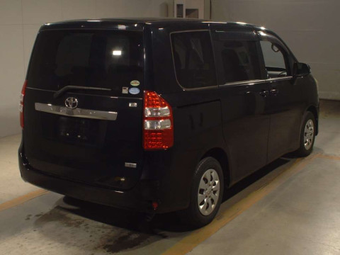 2010 Toyota Noah ZRR70G[1]