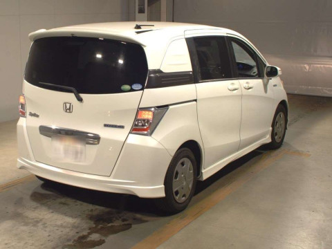 2013 Honda Freed spike hybrid GP3[1]