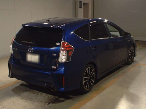 2017 Toyota Prius alpha ZVW41W[1]